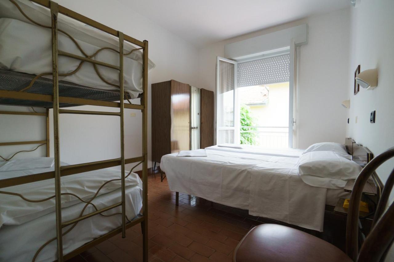 Hotel Flores Riccione Extérieur photo